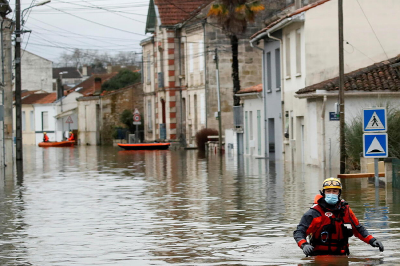  فرنسا تستعد لعواصف رعدية وفيضانات قوية