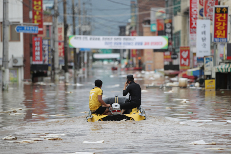  مصرع 11 شخصاً جراء هطول أمطار غزيرة بكوريا الجنوبية