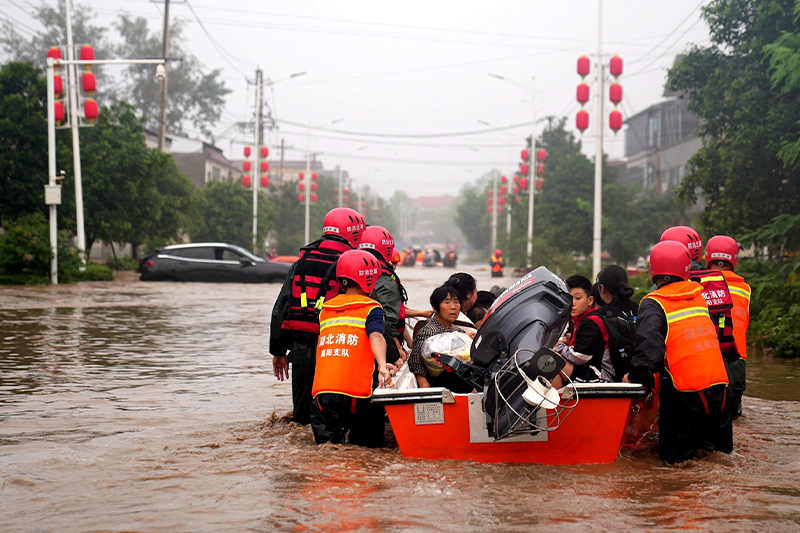 مصرع 16 شخصاً وفقدان آخرين إثر عواصف وفيضانات بالصين