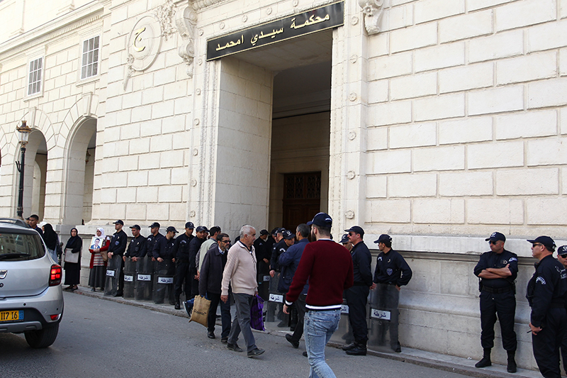 الحكم على وزيرين جزائريين سابقين بالسجن النافذ