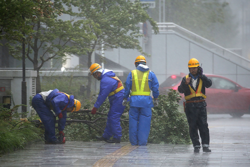 إعصار اليابان يودي بحياة شخصٍ واحدٍ إثر انهيار أرضي