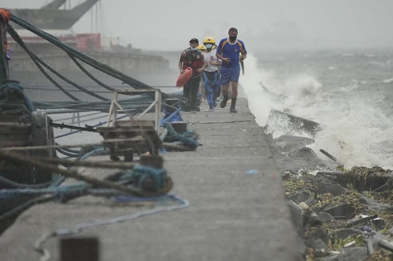 مصرع 5 أشخاص في إعصار نورو بالفلبين