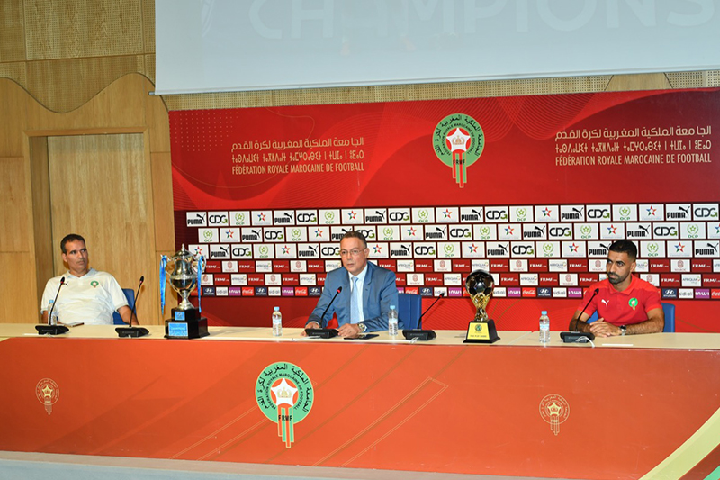 السيد فوزي لقجع يستقبل المنتخب الوطني المغربي لكرة القدم داخل