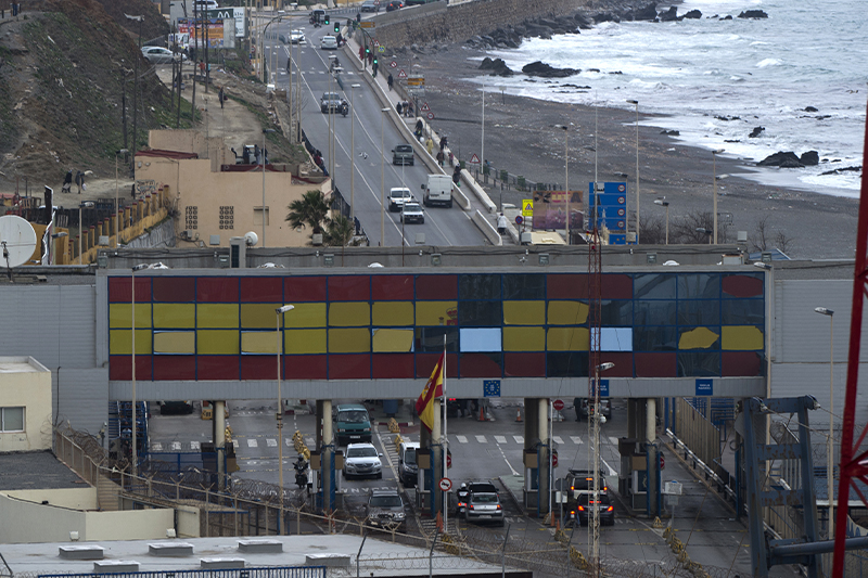 المغرب وإسبانيا .. الاتفاق على مرور البضائع عبر المراكز الجمركية البرية اعتباراً من يناير المقبل
