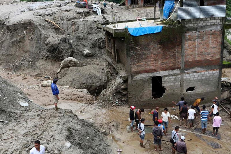  مصرع 17 شخصاً وإصابة آخرين إثر انهيار أرضي بسبب هطول الأمطار بالنيبال