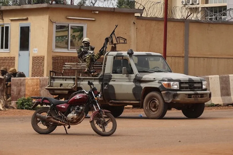  عسكريون يعلنون إقالة رئيس المجلس العسكري الحاكم العقيد داميبا في بوركينا فاسو