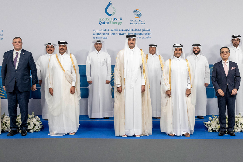  أمير قطر يشرف على افتتاح أول محطة للطاقة الشمسية