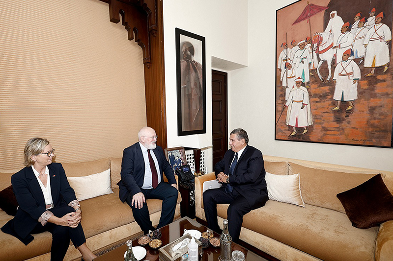  السيد عزيز أخنوش يتباحث مع نائب الرئيس التنفيذي لمفوضية الاتحاد الأوروبي المكلف بالاتفاق الأخضر