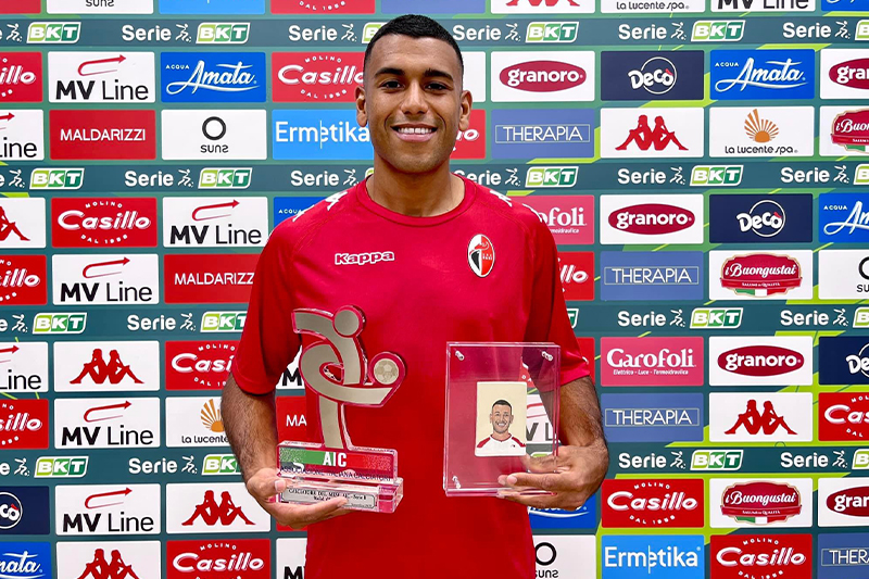  المغربي وليد شديرة يتسلّم جائزة أفضل لاعب في الدوري الإيطالي