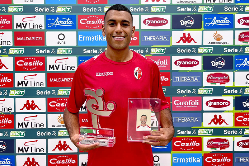  المغربي وليد شديرة يتسلّم جائزة أفضل لاعب في الدوري الإيطالي