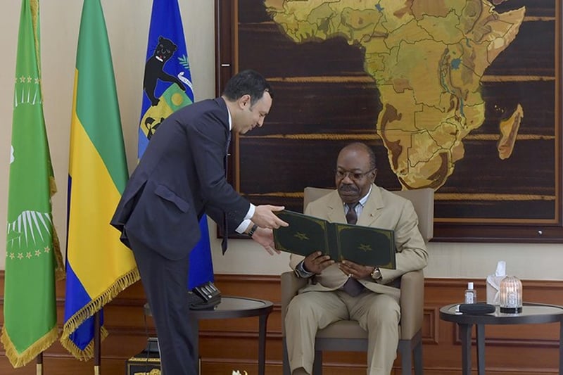  الرئيس علي بانغو يستقبل بليبرفيل السيد يونس السكوري حاملا رسالة من صاحب الجلالة الملك محمد السادس