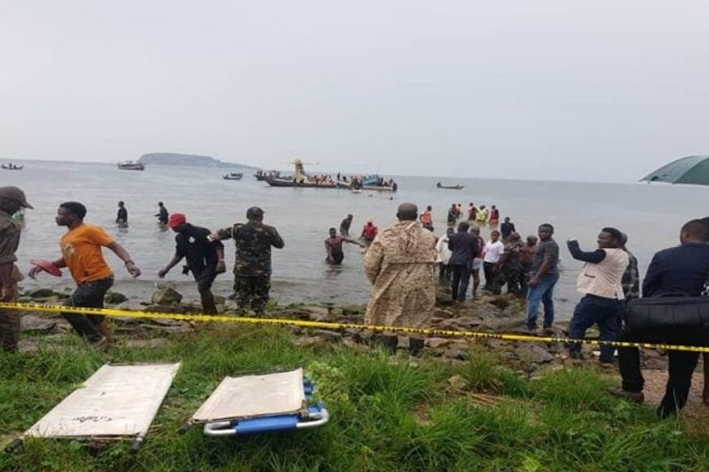  رئيس الوزراء التنزاني :ارتفاع حصيلة قتلى تحطم الطائرة في بحيرة فكتوريا إلى 19 شخصا