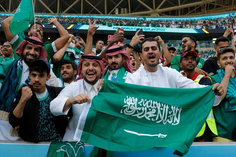  الصحف السعودية تؤكد أن انتصار فريقها على المنتخب الأرجنتيني بمثابة انتصار تاريخي