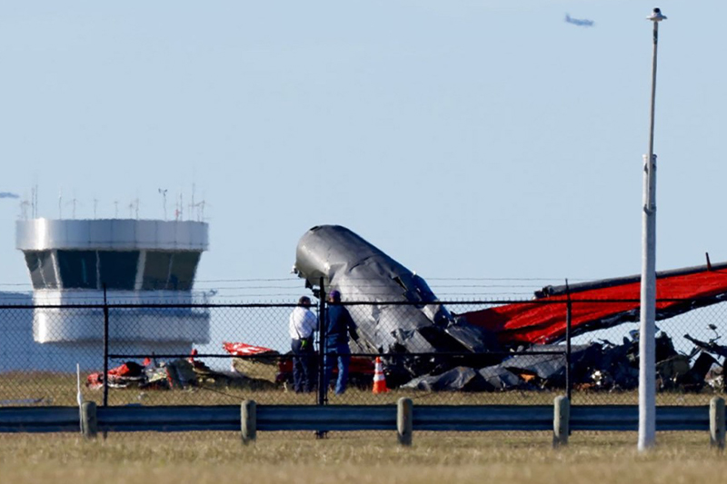  مصرع ستة أشخاص في حادث تصادم طائرتين خلال عرض جوي عسكري بتكساس