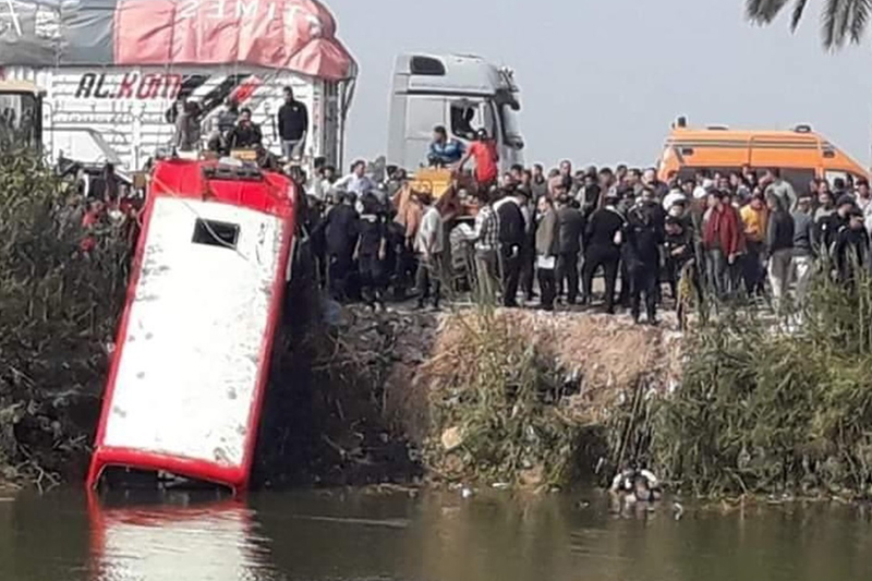  مصرع 19 شخصاً في حادث سقوط حافلة في مجرى مائي بالقاهرة