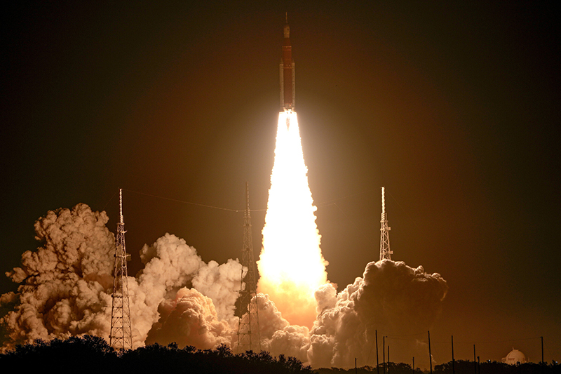  ناسا تطلق صاروخاً إيذانا بانطلاق مهمة أرتيمس للعودة الأمريكية إلى القمر