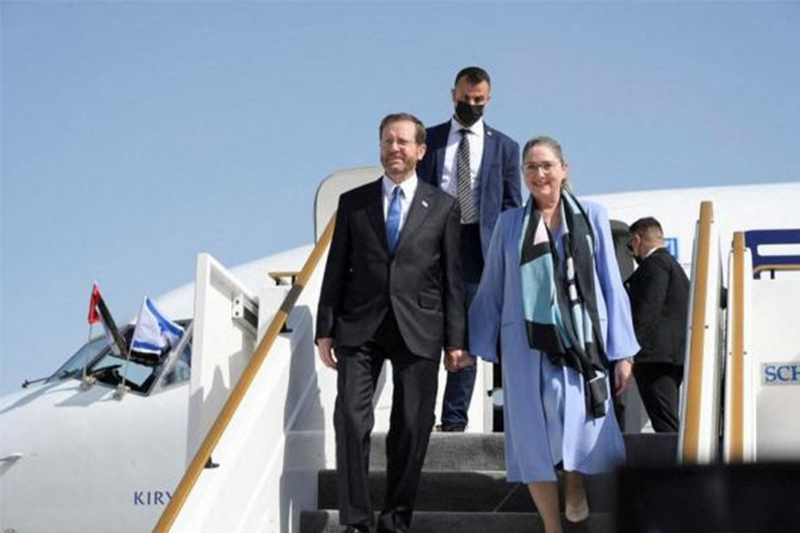  الرئيس الإسرائيلي يغادر في زيارة دولة إلى البحرين والإمارات العربية