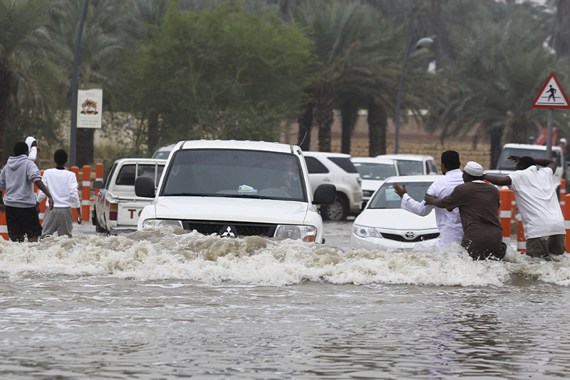  السيول الجارفة تغرق مناطق في مدينة مكة المكرمة