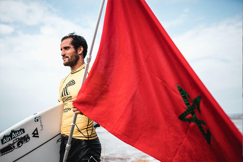  البطل المغربي رمزي بوخيام يتأهل  إلى أكبر البطولات العالمية لراكبي الأمواج سنة 2023