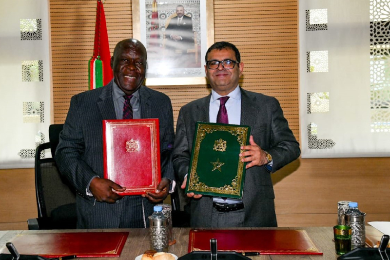  وزارة الشؤون الخارجية توقع اتفاقاً مع الأمين العام للمعهد الإفريقي للتنمية