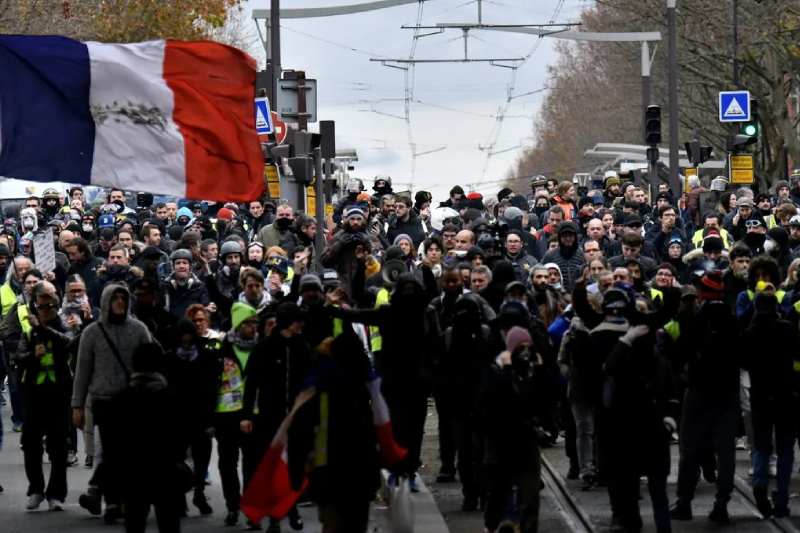  الداخلية الفرنسية تعلن تعبئة نحو 10 آلاف من رجال الشرطة للإشراف على المظاهرات ضد إصلاح نظام التقاعد