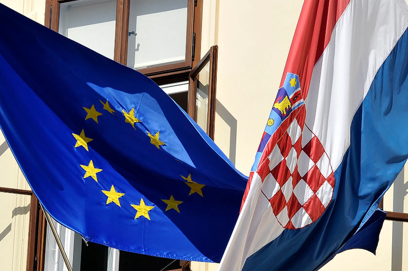  كرواتيا تعتمد اليورو وتنضم لمنطقة شنغن