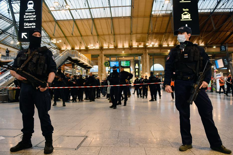  جرحى في هجوم بسكين في محطة للقطارات بباريس