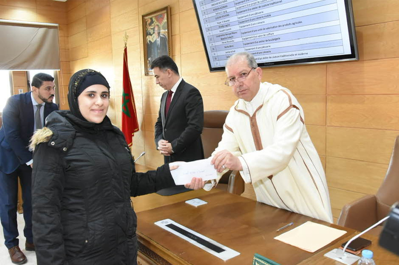  عمالة طنجة-أصيلة : انطلاق تسليم الدعم لفائدة المستفيدات من برنامج جهات ناهضة