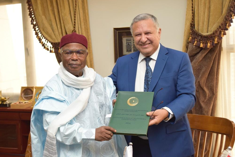 سفير المغرب لدى الرياض يتباحث مع الأمين العام لمنظمة التعاون