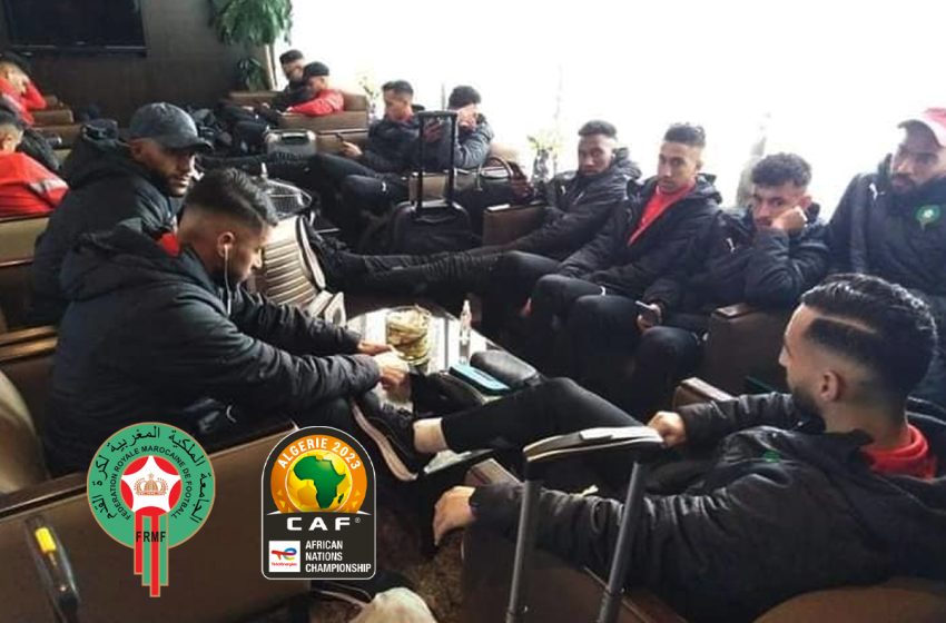 المنتخب المغربي يتواجد بالمطار ومستعد للتوجه نحو الجزائر، ولا يزال ينتظر الترخيص الرسمي