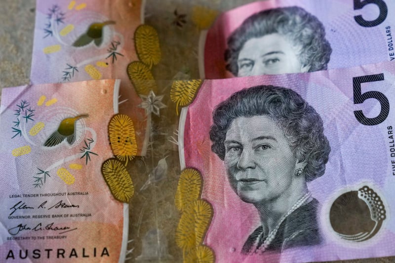 المصرف المركزي البريطاني : أستراليا تزيل صور ملوك بريطانيا من