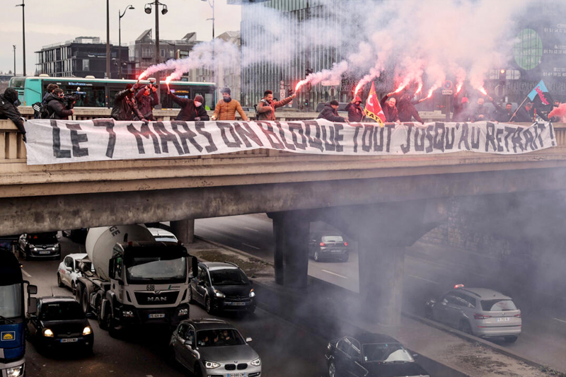  إضرابات فرنسا: توقف إمدادات الوقود بمصافي البلاد