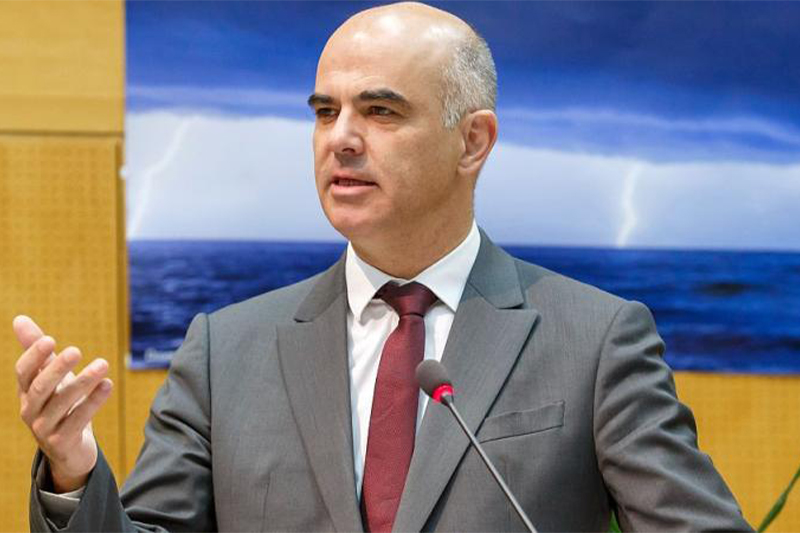  الرئيس السويسري يؤكد التمسك بنظام الحياد في وجه الضغوط لبيع الأسلحة إلى أوكرانيا