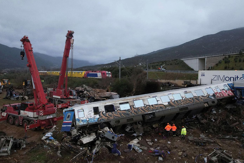  اليونان.. إرتفاع حصيلة ضحايا تصادم قطارين إلى 42 شخصا