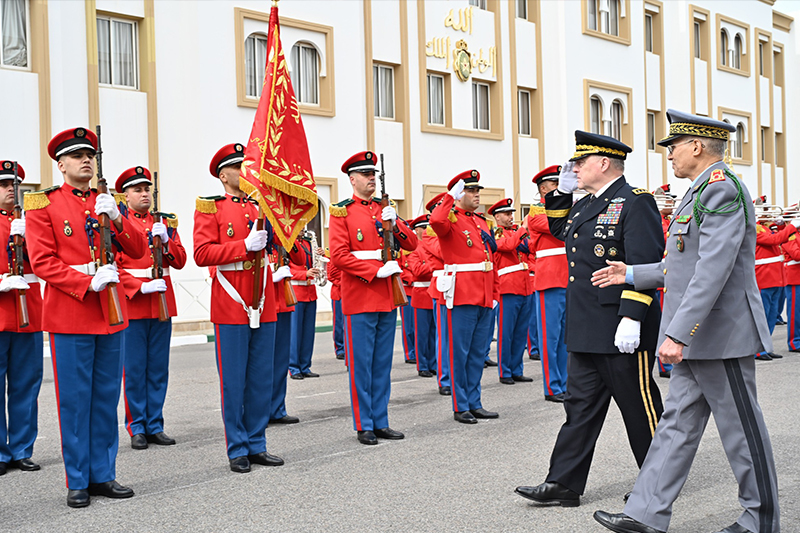السيد عبد اللطيف لوديي والجنرال دوكور دارمي المفتش العام للقوات المسلحة الملكية يستقبلان رئيس هيئة الأركان الأمريكية المشتركة