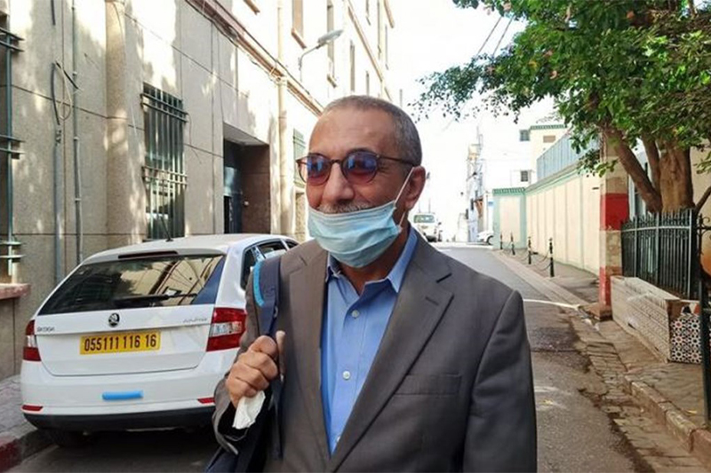 الحكم على الصحافي الجزائري إحسان القاضي بالسجن خمس سنوات منها ثلاث نافذة