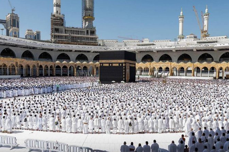  السعودية: 9 ملايين مصلٍ ومعتمر في المسجد الحرام منذ بدء رمضان المبارك