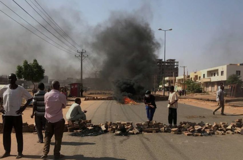  الوضع في السودان: فوضى عارمة في البلاد واستمرار احتجاز عمر البشير في مستشفى عسكري