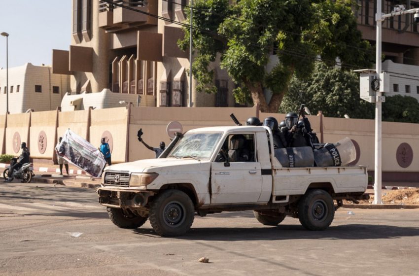 بوركينا فاسو .. مقتل 33 مدنيا في هجوم شنه مسلحون
