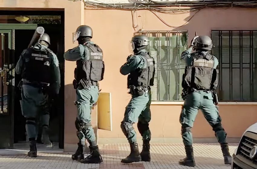  القبض على عصابة تنشط في تزوير رخص السياقة المغربية بإسبانيا