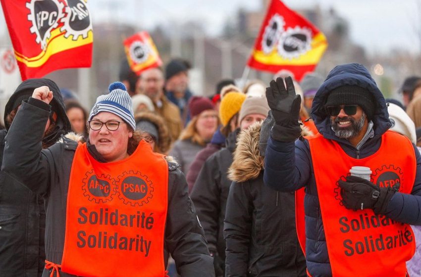 كندا: التوصل إلى اتفاق ينهي إضراب آلاف الموظفين