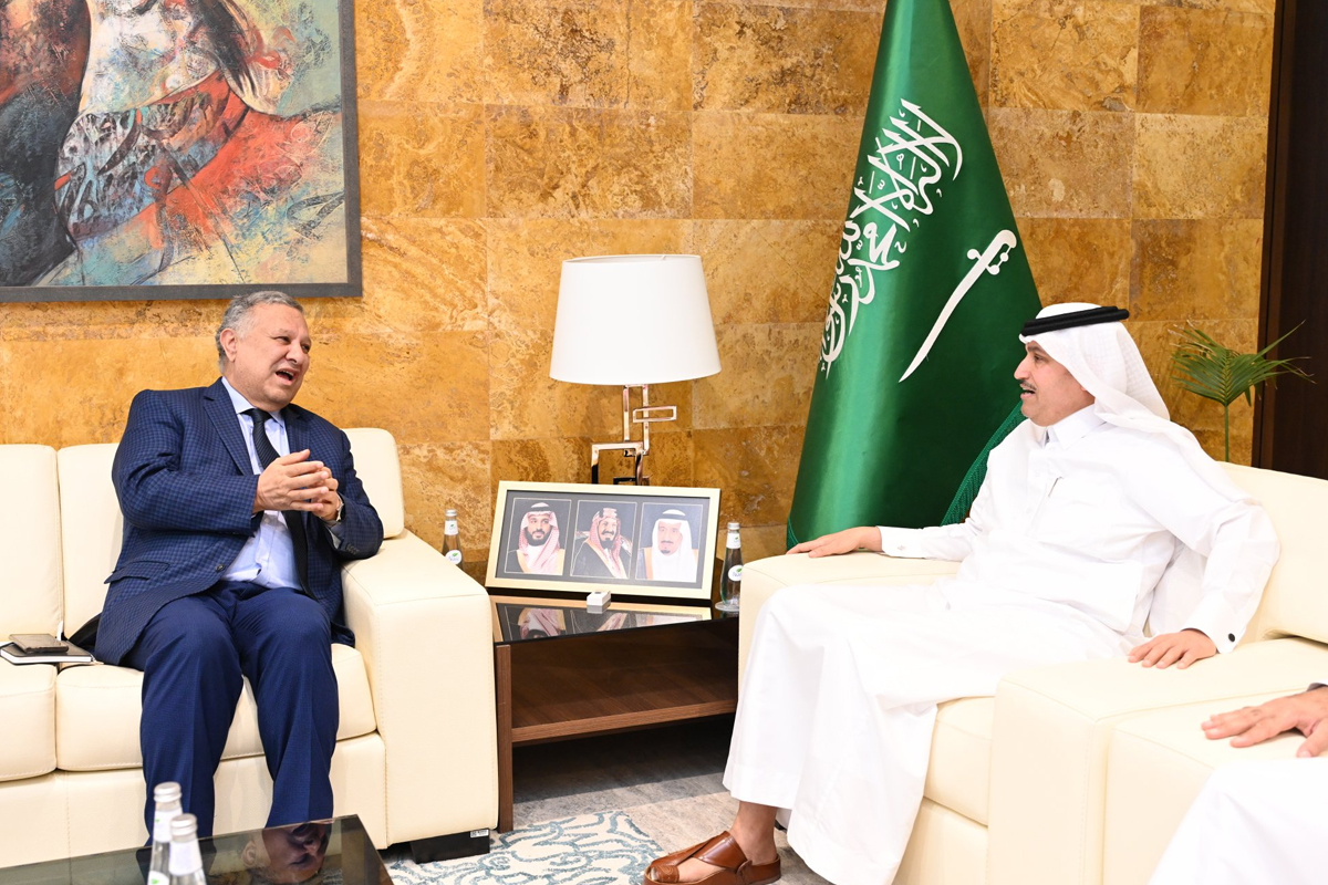 سفير المغرب بالرياض يتباحث  مع وزير النقل السعودي موضوع نقل الحجاج المغاربة