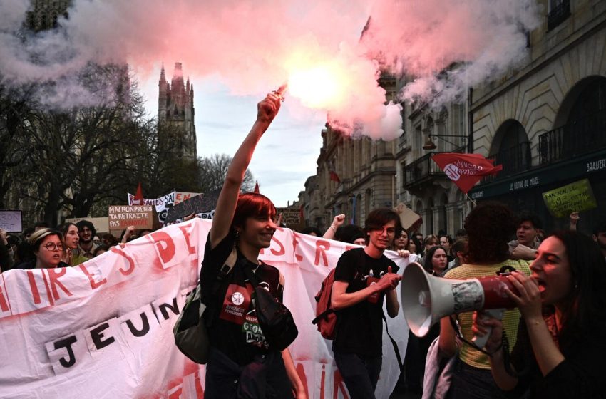 غالبية الفرنسيين ترغب في أن تستمر الاحتجاجات إلى ما بعد