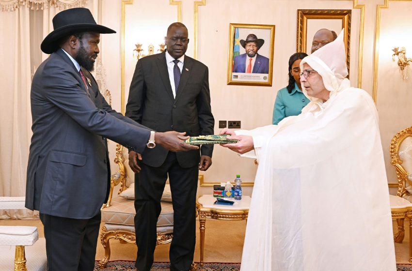  عبد الرزاق لعسل يقدم أوراق اعتماده لرئيس جمهورية جنوب السودان