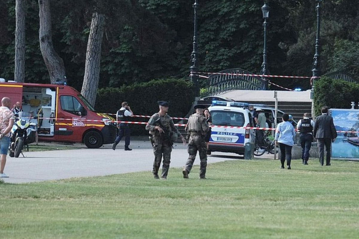 فرنسا: إصابة 7 أشخاص بينهم 6 أطفال بهجوم بسكين في مدينة أنسي