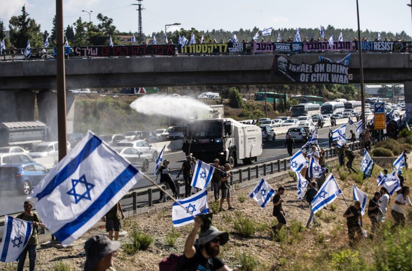  إسرائيل: إحتجاجات واسعة على خلفية مصادقة الكنيسيت على إصلاح قضائي مثير للجدل