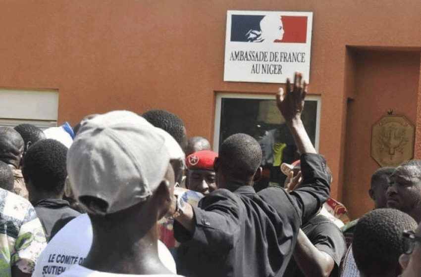  فرنسا تبدأ اليوم إجلاء مواطنيها من النيجر