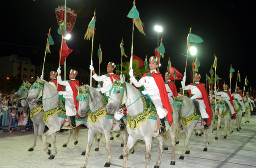  عيد الشباب: الحرس الملكي ينظم طواف المشاعل التقليدي بمدينة الحسيمة