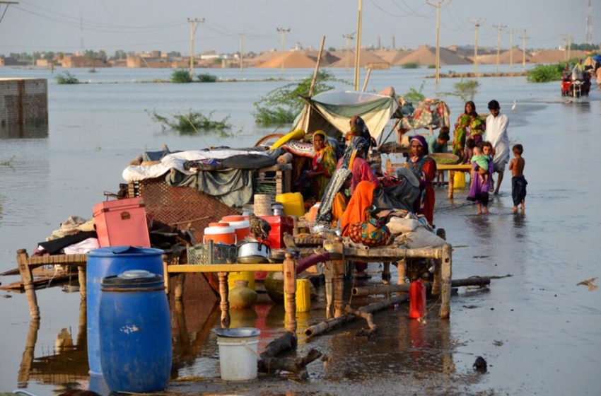 باكستان: إجلاء نحو 100 ألف شخص بعد فيضانات ضربت شرق البلاد