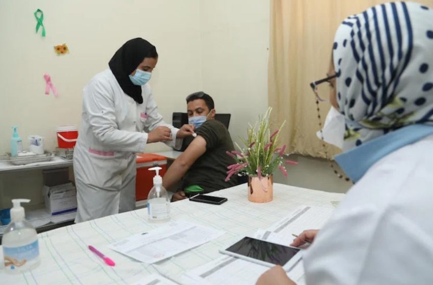  كوفيد-19: وزارة الصحة تستمر في تتبع الوضع الوبائي وتدعو إلى استكمال جرعات التلقيح